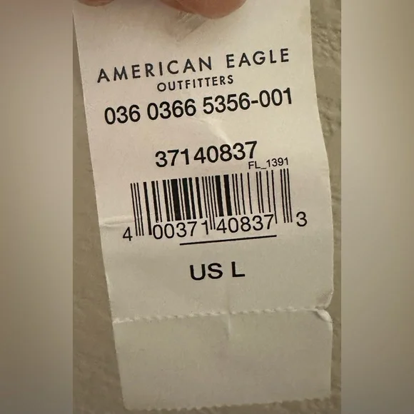 - Comfy & Cute, American Eagle cropped tank, size: L - Picture 3 of 3